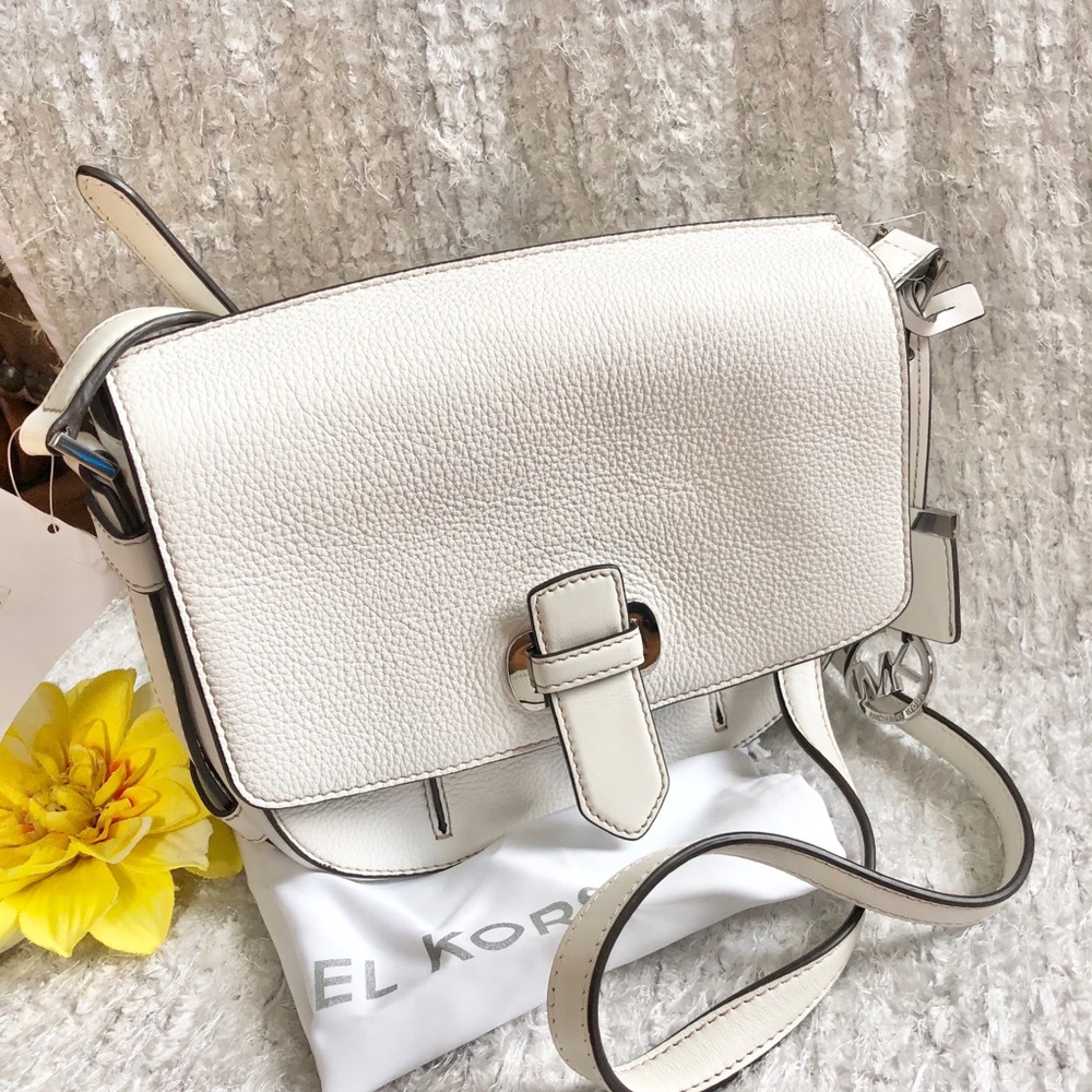 NEW with tags beautiful MICHAEL KORS BAG!! Leather